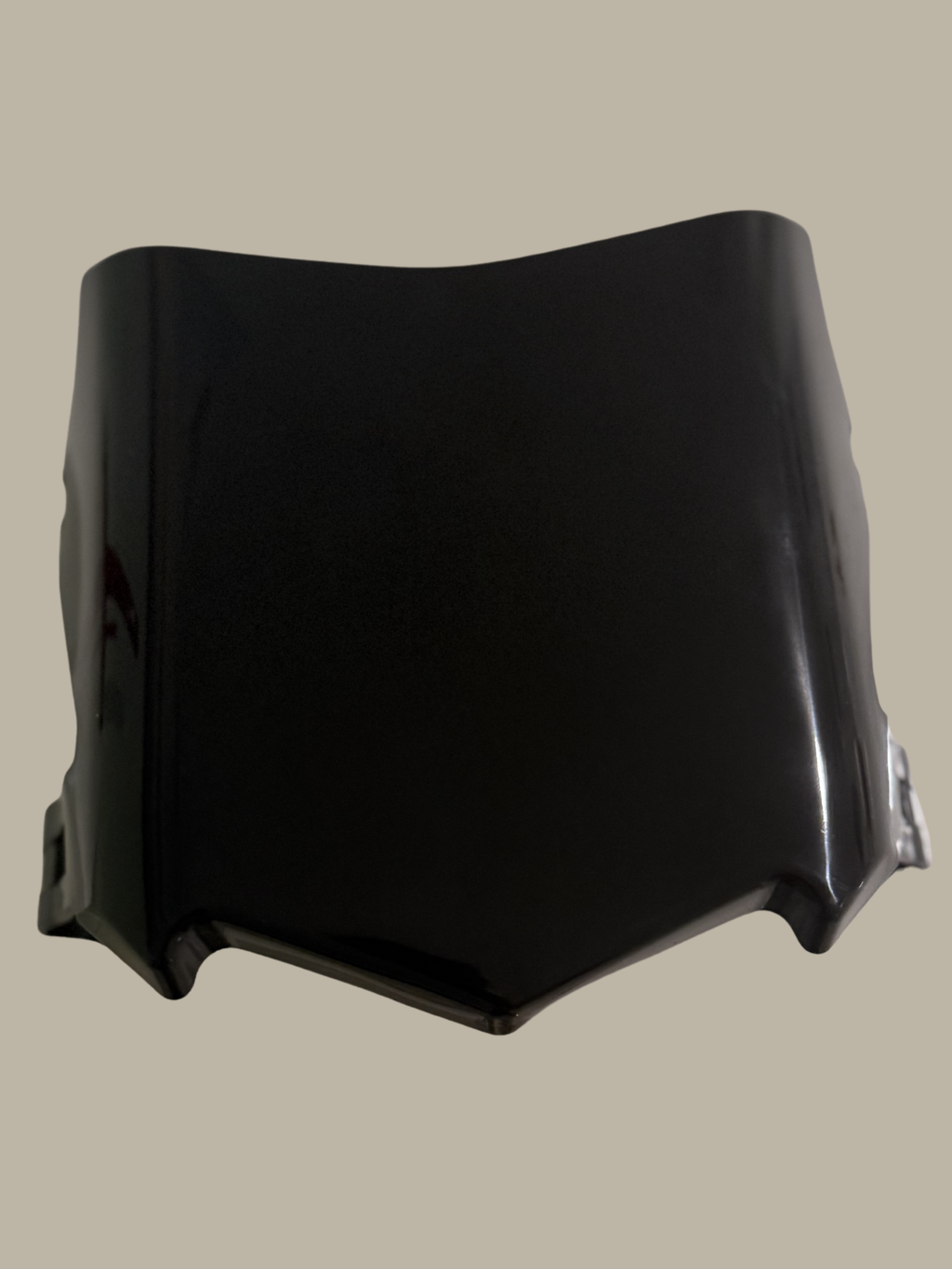Reflective moto-cuts plate