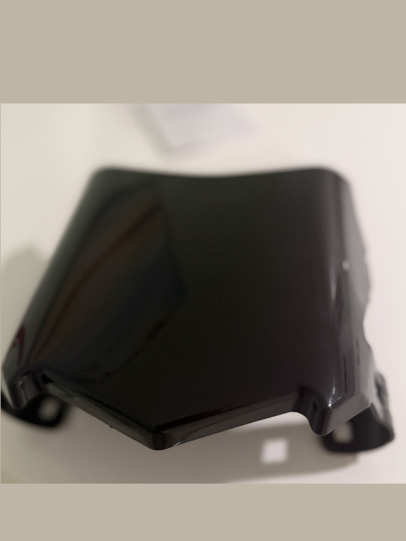 Reflective moto-cuts plate
